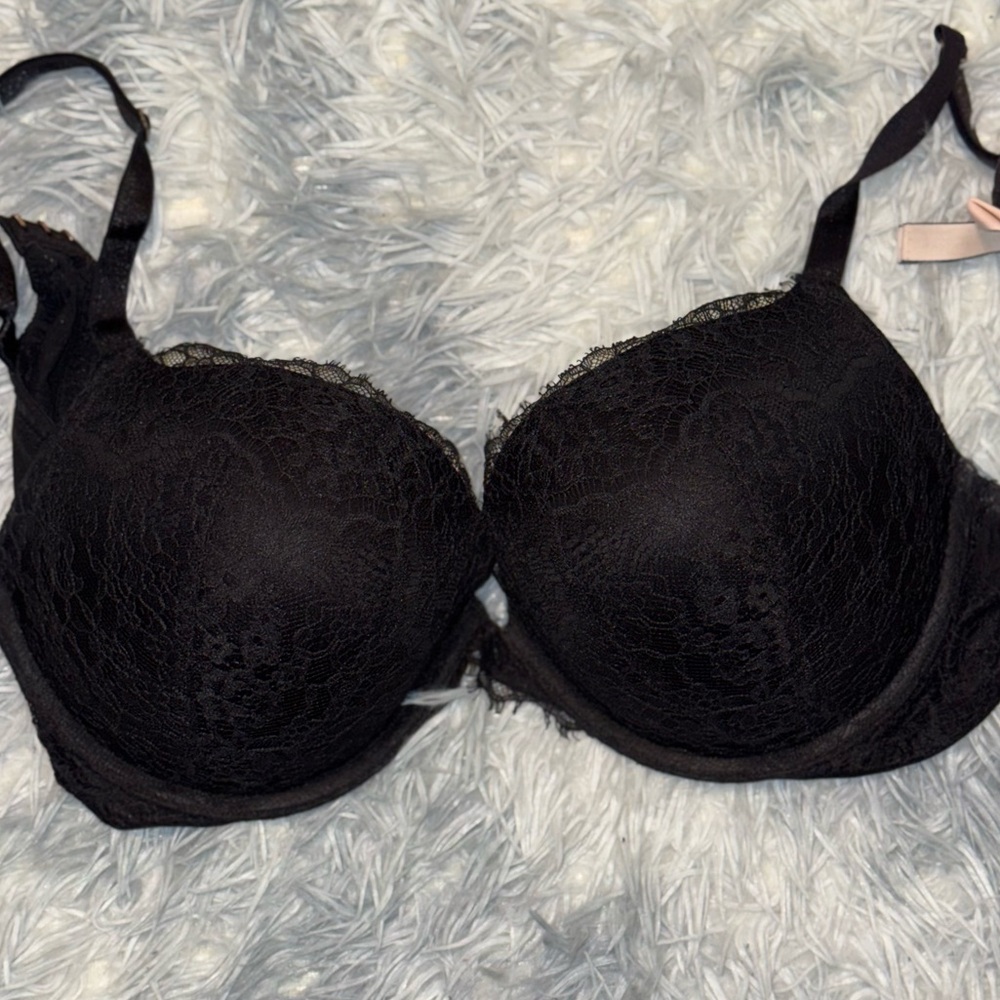 Victoria’s Secret Dream Angels Lace Push-Up Bra Black